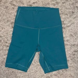 Lululemon wunder train 8" short size 6